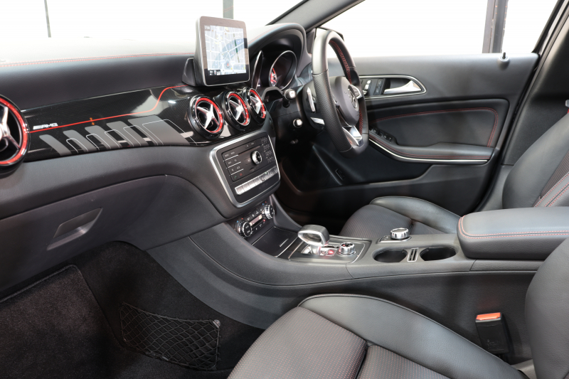 AMG GLA GLA45 4MATIC ﾚｰﾀﾞｰｾｰﾌﾃｨPKG　後期 ｷｰﾚｽｺﾞｰ 黒本革 SR HDDﾅﾋﾞTV ｽﾏﾎ連携 ﾊﾞｯｸｶﾒﾗ PTS LEDﾍｯﾄﾞﾗｲﾄ 自動Rｹﾞｰﾄ&ﾊﾝｽﾞﾌﾘｰA AMG専用装備&ﾁｭｰﾆﾝｸﾞ AMGｴｱﾛ&19AW 7AT　2年保証
