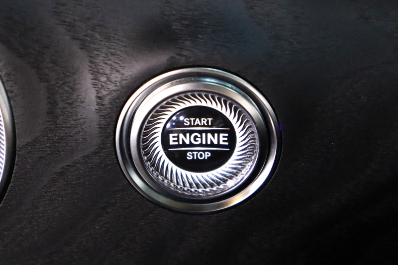 メルセデスベンツ Eクラス E200ｶﾌﾞﾘｵﾚ ｽﾎﾟｰﾂ ﾚｻﾞｰ&ﾚｰﾀﾞｰｾｰﾌﾃｨPKG　ｷｰﾚｽｺﾞｰ 赤/黒本革 ｴｱｽｶｰﾌ ﾍｯﾄﾞｱｯﾌﾟD HDDﾅﾋﾞTV ｽﾏﾎ連携 ﾌﾞﾙﾒｽﾀｰ 360ｶﾒﾗ PTS LEDﾗｲﾄ AMGｴｱﾛ&19AW ﾀﾞｲﾅﾐｯｸｾﾚｸﾄ 赤幌 9AT　2年保証