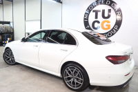 メルセデスベンツ Eクラス E200 ｽﾎﾟｰﾂ AMGﾗｲﾝｲﾝﾃﾘｱ&ｴｸｽｸﾙｰｼﾌﾞ&ﾚｰﾀﾞｰｾｰﾌﾃｨPKG　BSG搭載 後期 1ｵｰﾅｰ MEｺﾈｸﾄ ｷｰﾚｽｺﾞｰ 黒本革 ﾍｯﾄﾞｱｯﾌﾟD MBUXﾅﾋﾞTV&ARﾅﾋﾞ ｽﾏﾎ連携 ﾌﾞﾙﾒｽﾀｰ 360ｶﾒﾗ PTS LEDﾗｲﾄ 自動ﾄﾗﾝｸ AMGｴｱﾛ&19AW ﾜｲﾔﾚｽ充電 9AT　2年保証