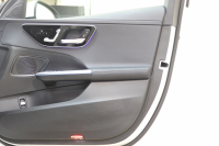 メルセデスベンツ Cクラス C220d ｽﾃｰｼｮﾝﾜｺﾞﾝ AVG AMGﾗｲﾝ ﾚｻﾞｰｴｸｽｸﾙｰｼﾌﾞ&ﾍﾞｰｼｯｸ&ﾚｰﾀﾞｰｾｰﾌﾃｨPKG　ISG搭載 1ｵｰﾅｰ ｷｰﾚｽｺﾞｰ 黒本革 ﾊﾟﾉﾗﾏSR ﾍｯﾄﾞｱｯﾌﾟD MBUXﾅﾋﾞTV&ARﾅﾋﾞ ｽﾏﾎ連携 360ｶﾒﾗ PTS LEDﾗｲﾄ 自動Rｹﾞｰﾄ AMGｴｱﾛ&18AW 9AT　新車保証継承可