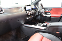 メルセデスベンツ Bクラス B180 AMGﾗｲﾝ AMGﾚｻﾞｰｴｸｽｸﾙｰｼﾌﾞ&ｱﾄﾞﾊﾞﾝｽﾄﾞ&ﾅﾋﾞｹﾞｰｼｮﾝ&ﾚｰﾀﾞｰｾｰﾌﾃｨPKG　ｷｰﾚｽｺﾞｰ 赤/黒本革 ﾊﾟﾉﾗﾏSR ﾍｯﾄﾞｱｯﾌﾟD MBUXﾅﾋﾞTV BT音楽 360ｶﾒﾗ PTS LEDﾗｲﾄ 自動Rｹﾞｰﾄ ﾊﾝｽﾞﾌﾘｰA AMGｴｱﾛ&18AW ﾜｲﾔﾚｽ充電 7AT　2年保証