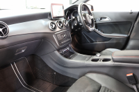 メルセデスベンツ CLAクラス CLA180 ｼｭｰﾃｨﾝｸﾞﾌﾞﾚｰｸ ｽﾎﾟｰﾂ ﾍﾞｰｼｯｸ&ﾚｰﾀﾞｰｾｰﾌﾃｨPKG　中期 ｷｰﾚｽｺﾞｰ ﾚｻﾞｰDINAMICAｼｰﾄ HDDﾅﾋﾞTV BT音楽 ﾊﾞｯｸｶﾒﾗ PTS DSRC ｷｾﾉﾝ AMGｴｱﾛ&18AW ﾀﾞｲﾅﾐｯｸｾﾚｸﾄ 純正ﾄﾞﾗﾚｺ 希少色ﾉｰｻﾞﾝﾗｲﾂﾌﾞﾗｯｸ　2年保証