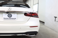 メルセデスベンツ Eクラス E300 ｽﾎﾟｰﾂ ｴｸｽｸﾙｰｼﾌﾞ&ﾚｰﾀﾞｰｾｰﾌﾃｨPKG　後期 MEｺﾈｸﾄ ｷｰﾚｽｺﾞｰ 黒本革 ﾊﾟﾉﾗﾏSR ﾍｯﾄﾞｱｯﾌﾟD MBUXﾅﾋﾞTV ｽﾏﾎ連携 ﾌﾞﾙﾒｽﾀｰ 360ｶﾒﾗ PTS LEDﾗｲﾄ 自動ﾄﾗﾝｸ AMGｴｱﾛ&19AW ﾀﾞｲﾅﾐｯｸS ｴｱｻｽ 9AT　2年保証