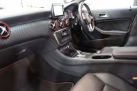 AMG Aクラス A45 4MATIC AMGｴｸｽｸﾙｰｼﾌﾞ&ﾚｰﾀﾞｰｾｰﾌﾃｨPKG　黒本革 ｼｰﾄﾋｰﾀｰ HDDﾅﾋﾞTV BT音楽 ﾊﾞｯｸｶﾒﾗ PTS ｷｾﾉﾝ AMG専用装備&ﾁｭｰﾆﾝｸﾞ 7AT　2年保証