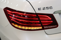 メルセデスベンツ Eクラス E250ｶﾌﾞﾘｵﾚ AMGｽﾎﾟｰﾂ&ﾚｰﾀﾞｰｾｰﾌﾃｨPKG　後期 ｷｰﾚｽｺﾞｰ 茶本革 ｴｱｽｶｰﾌ HDDﾅﾋﾞTV&ｷｬﾝｾﾗｰ BT音楽 360ｶﾒﾗ PTS LEDﾗｲﾄ AMGｴｱﾛ&18AW ｴｱｷｬｯﾌﾟ ﾄﾞﾗﾌﾄｽﾄｯﾌﾟ 茶幌 7AT　2年保証