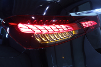 メルセデスベンツ Eクラス E200 ｽﾎﾟｰﾂ AMGﾗｲﾝｲﾝﾃﾘｱ&ｴｸｽｸﾙｰｼﾌﾞ&ﾚｰﾀﾞｰｾｰﾌﾃｨPKG　BSG搭載 後期 ｷｰﾚｽｺﾞｰ 黒本革 ﾍｯﾄﾞｱｯﾌﾟD MBUXﾅﾋﾞTV ｽﾏﾎ連携 ﾌﾞﾙﾒｽﾀｰ 360ｶﾒﾗ PTS LEDﾗｲﾄ 自動ﾄﾗﾝｸ AMGｴｱﾛ&19AW ﾜｲﾔﾚｽ充電 9AT　2年保証