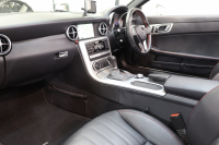 メルセデスベンツ SLKクラス SLK200 ｴｸｽｸﾙｰｼﾌﾞ AMGｽﾎﾟｰﾂ&ﾚｰﾀﾞｰｾｰﾌﾃｨPKG　中期 黒本革 ｴｱｽｶｰﾌ ﾏｼﾞｯｸｽｶｲR HDDﾅﾋﾞTV BT音楽 DSRC ｷｾﾉﾝ AMGｴｱﾛ&18AW ﾄﾗﾝｸｽﾎﾟｲﾗｰ ｴｱｶﾞｲﾄﾞ ﾊﾟﾅﾒﾘｶｰﾅｸﾞﾘﾙ ｷｰﾚｽｺﾞｰ　2年保証