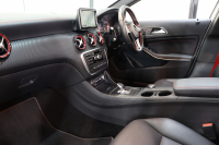 AMG Aクラス A45 4MATIC ﾚｰﾀﾞｰｾｰﾌﾃｨPKG　1ｵｰﾅｰ 黒本革 ﾊﾟﾉﾗﾏSR HDDﾅﾋﾞTV BT音楽 Bｶﾒﾗ PTS DSRC ｷｾﾉﾝﾗｲﾄ ﾚｯﾄﾞｼｰﾄﾍﾞﾙﾄ AMG専用装備&ﾁｭｰﾆﾝｸﾞ 7AT　2年保証