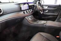 メルセデスベンツ Eクラス E220d ｽﾎﾟｰﾂ AMGﾗｲﾝｲﾝﾃﾘｱ&ｴｸｽｸﾙｰｼﾌﾞ&ﾚｰﾀﾞｰｾｰﾌﾃｨPKG　後期 1ｵｰﾅｰ MEｺﾈｸﾄ ｷｰﾚｽｺﾞｰ 黒本革 ﾍｯﾄﾞｱｯﾌﾟD MBUXﾅﾋﾞTV&ARﾅﾋﾞ ｽﾏﾎ連携 ﾌﾞﾙﾒｽﾀｰ 360ｶﾒﾗ PTS LEDﾗｲﾄ 自動ﾄﾗﾝｸ AMGｴｱﾛ&19AW ﾜｲﾔﾚｽ充電 9AT　2年保証