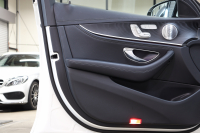 メルセデスベンツ Eクラス E220d ｽﾎﾟｰﾂ AMGﾗｲﾝｲﾝﾃﾘｱ&ｴｸｽｸﾙｰｼﾌﾞ&ﾚｰﾀﾞｰｾｰﾌﾃｨPKG　後期 1ｵｰﾅｰ MEｺﾈｸﾄ ｷｰﾚｽｺﾞｰ 黒本革 ﾍｯﾄﾞｱｯﾌﾟD MBUXﾅﾋﾞTV&ARﾅﾋﾞ ｽﾏﾎ連携 ﾌﾞﾙﾒｽﾀｰ 360ｶﾒﾗ PTS LEDﾗｲﾄ 自動ﾄﾗﾝｸ AMGｴｱﾛ&19AW ﾜｲﾔﾚｽ充電 9AT　2年保証
