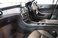 メルセデスベンツ GLA GLA250 4MATIC ｽﾎﾟｰﾂ AMGｴｸｽｸﾙｰｼﾌﾞ&ﾚｰﾀﾞｰｾｰﾌﾃｨPKG　ﾚｯﾄﾞｽﾃｯﾁ入りﾌﾞﾗｯｸﾚｻﾞｰｼｰﾄ 純正HDDﾅﾋﾞTV BT音楽 ﾊﾞｯｸ/ｻｲﾄﾞ/ﾌﾛﾝﾄｶﾒﾗ PTS DSRC ｷｾﾉﾝ 自動Rｹﾞｰﾄ AMGｴｱﾛ&18AW ﾀﾞｲﾅﾐｯｸｾﾚｸﾄ ﾊﾞﾘｭｰPKGﾌﾟﾗｽ ﾄﾞﾗﾚｺ　2年保証