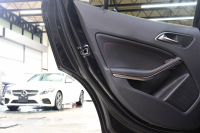 AMG GLA GLA45 4MATIC ｴﾃﾞｨｼｮﾝ1 ﾚｰﾀﾞｰｾｰﾌﾃｨPKG　300台限定車 専用黒本革 HDDﾅﾋﾞTV ﾊﾞｯｸｶﾒﾗ PTS ｷｾﾉﾝﾗｲﾄ 自動Rｹﾞｰﾄ AMG専用装備&ﾁｭｰﾆﾝｸﾞ 専用ｴｱﾛ&ﾃﾞｶｰﾙ 7AT　2年保証