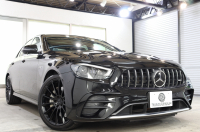 AMG Eクラス E53 4MATIC+ ｴｸｽｸﾙｰｼﾌﾞ&ﾚｰﾀﾞｰｾｰﾌﾃｨPKG　ISG搭載 後期 ｷｰﾚｽｺﾞｰ 黒本革 ﾍﾞﾝﾁﾚｰﾀｰ ﾊﾟﾉﾗﾏSR ﾍｯﾄﾞｱｯﾌﾟD MBUXﾅﾋﾞTV&ARﾅﾋﾞTV ｽﾏﾎ連携 ﾌﾞﾙﾒｽﾀｰ 360ｶﾒﾗ PTS LEDﾗｲﾄ 自動ﾄﾗﾝｸ AMG専用装備&ﾁｭｰﾆﾝｸﾞ ﾜｲﾔﾚｽ充電 9AT　2年保証