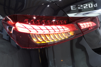 メルセデスベンツ Eクラス E220d ｽﾎﾟｰﾂ AMGﾗｲﾝｲﾝﾃﾘｱ&ﾚｰﾀﾞｰｾｰﾌﾃｨPKG　BSG搭載 後期 1ｵｰﾅｰ ｷｰﾚｽｺﾞｰ 黒本革 ﾊﾟﾉﾗﾏSR ﾍｯﾄﾞｱｯﾌﾟD MBUXﾅﾋﾞTV ｽﾏﾎ連携 360ｶﾒﾗ PTS LEDﾗｲﾄ AMGｴｱﾛ&19AW ﾜｲﾔﾚｽ充電 TVｷｬﾝｾﾗｰ 9AT　2年保証