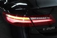 メルセデスベンツ Eクラス E200ｶﾌﾞﾘｵﾚ ｽﾎﾟｰﾂ ﾚｻﾞｰ&ﾚｰﾀﾞｰｾｰﾌﾃｨPKG　ｷｰﾚｽｺﾞｰ 赤/黒本革 ｴｱｽｶｰﾌ ﾍｯﾄﾞｱｯﾌﾟD HDDﾅﾋﾞTV ｽﾏﾎ連携 ﾌﾞﾙﾒｽﾀｰ 360ｶﾒﾗ PTS LEDﾗｲﾄ AMGｴｱﾛ&19AW ﾀﾞｲﾅﾐｯｸｾﾚｸﾄ 赤幌 9AT　2年保証