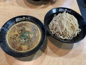 僧帽筋鍛えようかな。