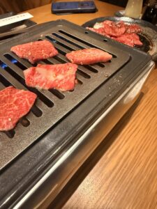 にく